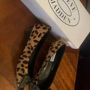 Brand new Steve Madden Tan and Black Leopard peep toe flats SZ 9